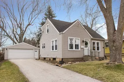 927 Townsend Street, Sycamore, IL 60178 - Photo 2