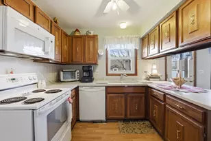 1641 Missouri Dr, Elk Grove Village, IL 60007 - Photo 10