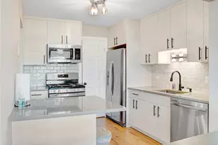136 Wolcott Ct, Schaumburg, IL 60193 - Photo 6