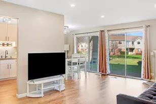 136 Wolcott Ct, Schaumburg, IL 60193 - Photo 4
