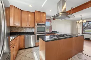 901 E Sunrise Rd, Addison, IL 60101 - Photo 4