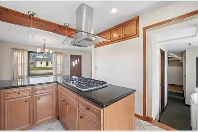 901 E Sunrise Road, Addison, IL 60101 - Photo 6