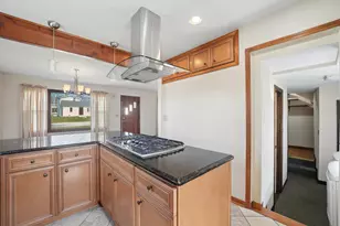 901 E Sunrise Rd, Addison, IL 60101 - Photo 6