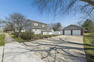 901 E Sunrise Rd, Addison, IL 60101 - Photo 2