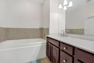 1069 W 14th Pl, Chicago, IL 60608 - Photo 14