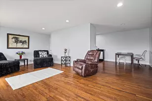 9460 Dee Rd, Des Plaines, IL 60016 - Photo 6