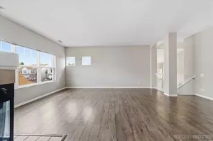 1102 Delta Dr, Elgin, IL 60123 - Photo 10