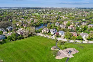 2360 Sutton Ln, Aurora, IL 60502 - Photo 4