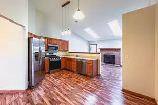 1320 Darnell Dr, Mundelein, IL 60060 - Photo 6