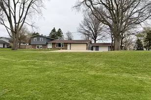 702 S Grant St, Clifton, IL 61727 - Photo 2