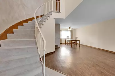 305 Abbey Lane, Vernon Hills, IL 60061 - Photo 4