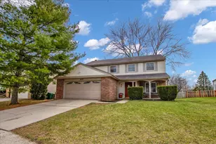 305 Abbey Ln, Vernon Hills, IL 60061 - Photo 2