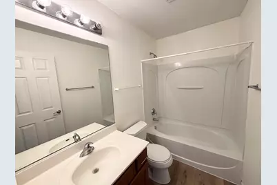 652 Lincoln Station Drive, Oswego, IL 60543 - Photo 10