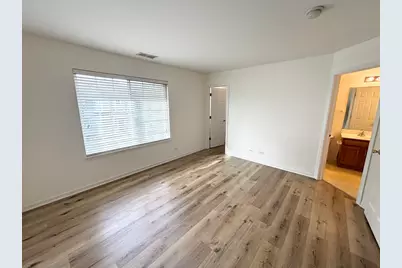 652 Lincoln Station Drive, Oswego, IL 60543 - Photo 6