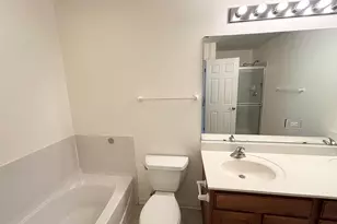 652 Lincoln Station Dr, Oswego, IL 60543 - Photo 8