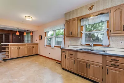 1402 Oakwood Court, McHenry, IL 60050 - Photo 6