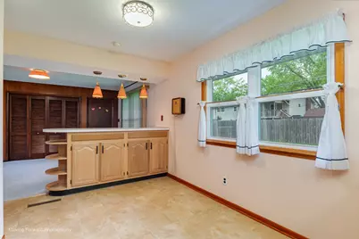 1402 Oakwood Court, McHenry, IL 60050 - Photo 8