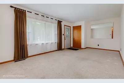 1402 Oakwood Court, McHenry, IL 60050 - Photo 2