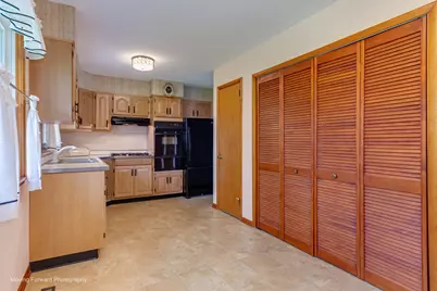 1402 Oakwood Court, McHenry, IL 60050 - Photo 10