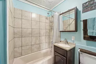 101 Oakleaf Rd, Lake in the Hills, IL 60156 - Photo 12