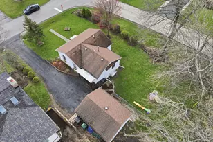 101 Oakleaf Rd, Lake in the Hills, IL 60156 - Photo 16