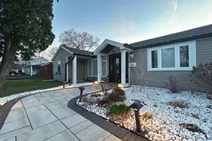 532 N Randall Rd, Aurora, IL 60506 - Photo 4