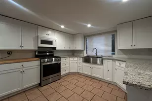 532 N Randall Rd, Aurora, IL 60506 - Photo 14