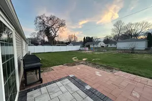 532 N Randall Rd, Aurora, IL 60506 - Photo 18