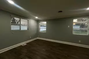 532 N Randall Rd, Aurora, IL 60506 - Photo 8