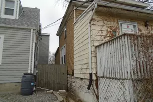 302 161st St, Calumet City, IL 60409 - Photo 2