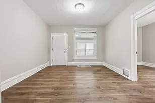 835 Oak St, Elgin, IL 60123 - Photo 12