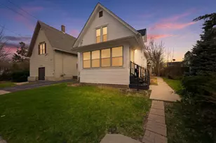 835 Oak St, Elgin, IL 60123 - Photo 2
