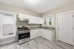 835 Oak St, Elgin, IL 60123 - Photo 14
