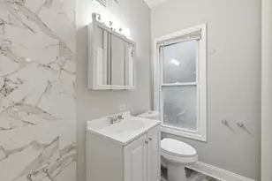 835 Oak St, Elgin, IL 60123 - Photo 20