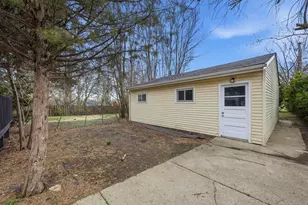 835 Oak St, Elgin, IL 60123 - Photo 36