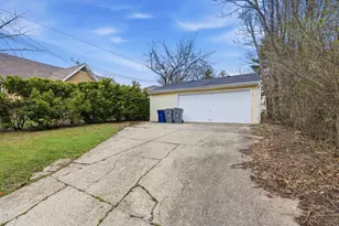 835 Oak St, Elgin, IL 60123 - Photo 38