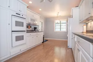 538 Banyon Lane, La Grange, IL 60525 - Photo 6
