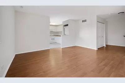 93 N Victoria Lane #D, Streamwood, IL 60107 - Photo 4