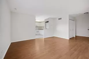 93 N Victoria Ln, Streamwood, IL 60107 - Photo 4