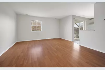 93 N Victoria Lane #D, Streamwood, IL 60107 - Photo 2