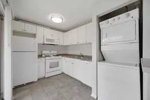 93 N Victoria Ln, Streamwood, IL 60107 - Photo 8