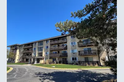 2218 S Goebbert Road #393, Arlington Heights, IL 60005 - Photo 1