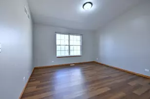 19 E Pineview Dr, Round Lake Park, IL 60073 - Photo 8