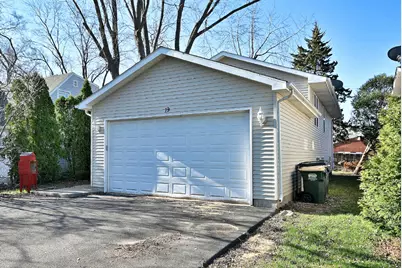 19 E Pineview Drive, Round Lake Park, IL 60073 - Photo 2