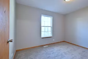 19 E Pineview Dr, Round Lake Park, IL 60073 - Photo 14