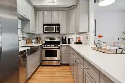 821 W Superior Street #3, Chicago, IL 60642 - Photo 10