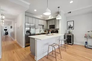 821 W Superior St, Chicago, IL 60642 - Photo 8