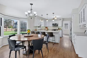 2053 Somerset Ln, Wheaton, IL 60189 - Photo 12