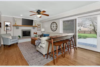 2053 Somerset Lane, Wheaton, IL 60189 - Photo 14