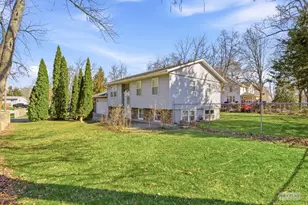 351 Catherine St, Aurora, IL 60505 - Photo 2